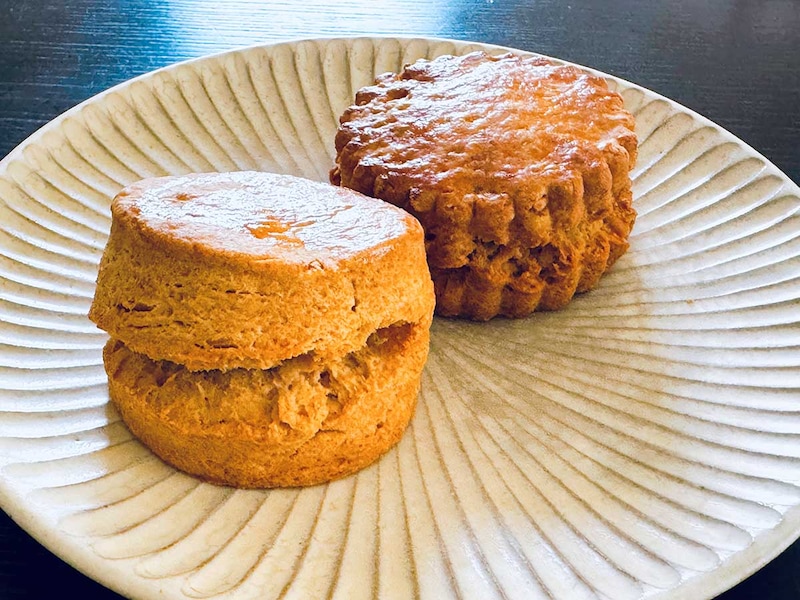 丁寧に焼き上げられた「スコーン」400円。見た目も味わいも素朴で上質 [食楽web]