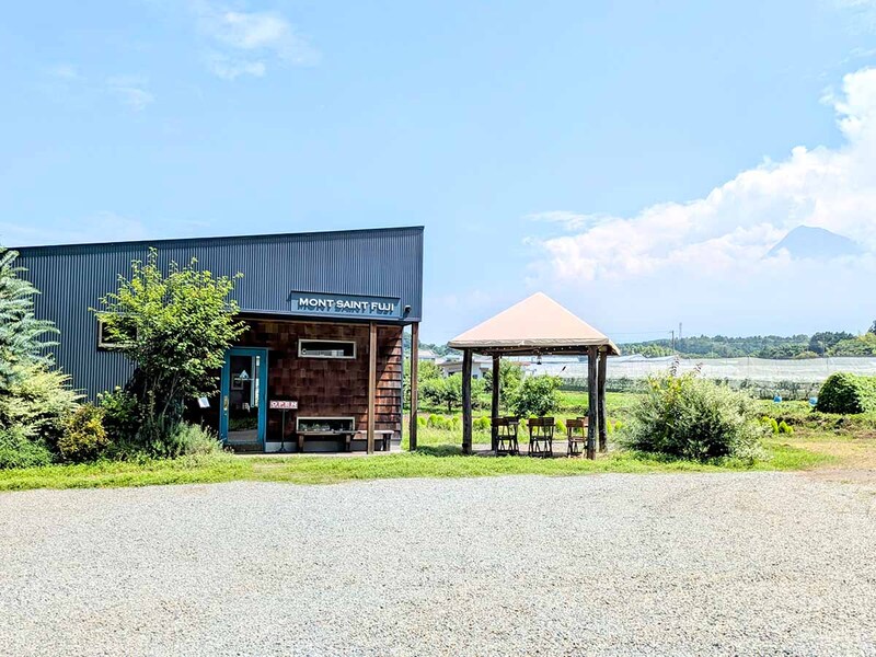 聖なる山のラブレター。雄大な富士山を望むパティスリー『MONT SAINT FUJI』で地産の本格派ケーキを