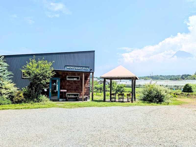聖なる山のラブレター。雄大な富士山を望むパティスリー『MONT SAINT FUJI』で地産の本格派ケーキを