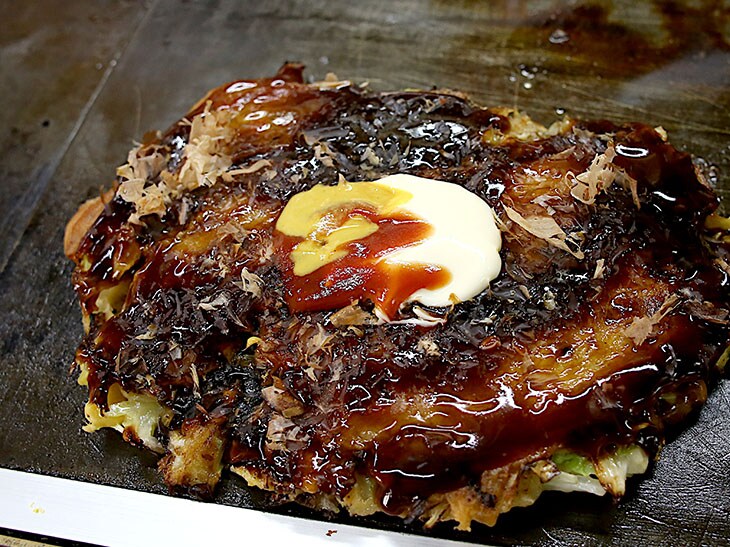 お味噌汁とごはん、お新香が付く「豚玉定食」