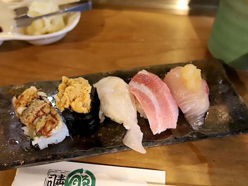 一皿1,400円のおまかせ「上まぜ」は全部で5種類