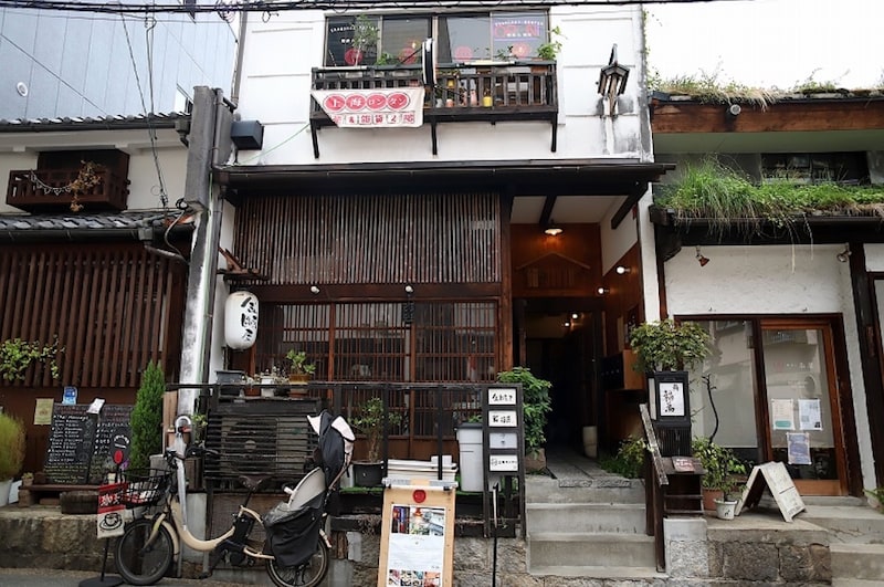 『上海ロンタン』が入っている長屋再生複合ショップ「惣」 ［食楽web］