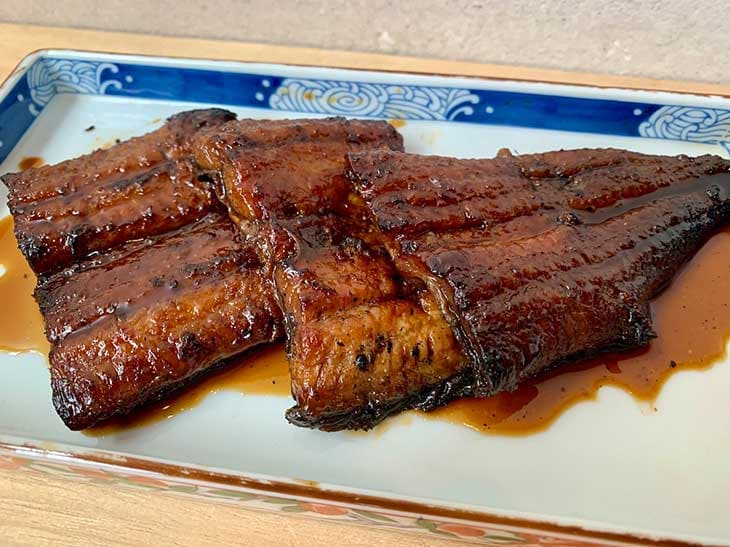 「うなぎ蒲焼き」並一人前2,000円。肉厚の鰻は見た目以上にボリューミー