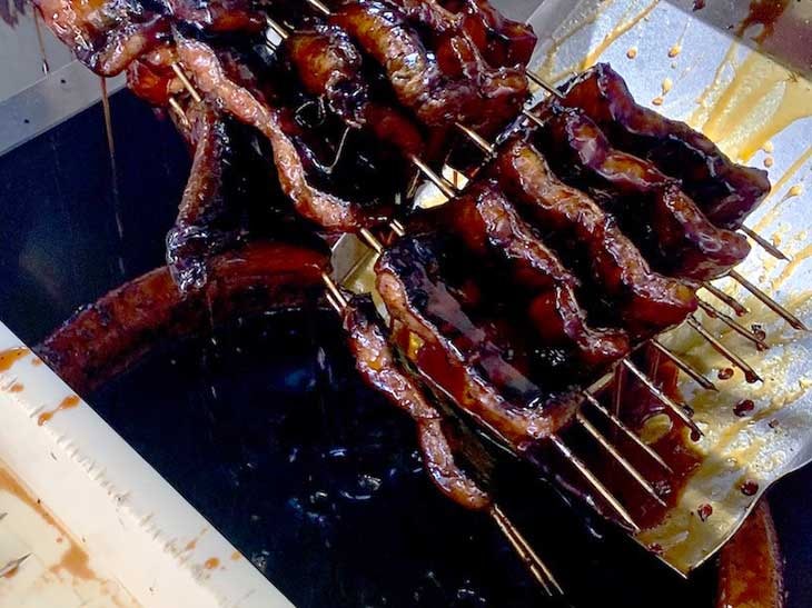 創業当時から継ぎ足してきた秘伝のタレ、鰻の旨味がギュッと詰まっている