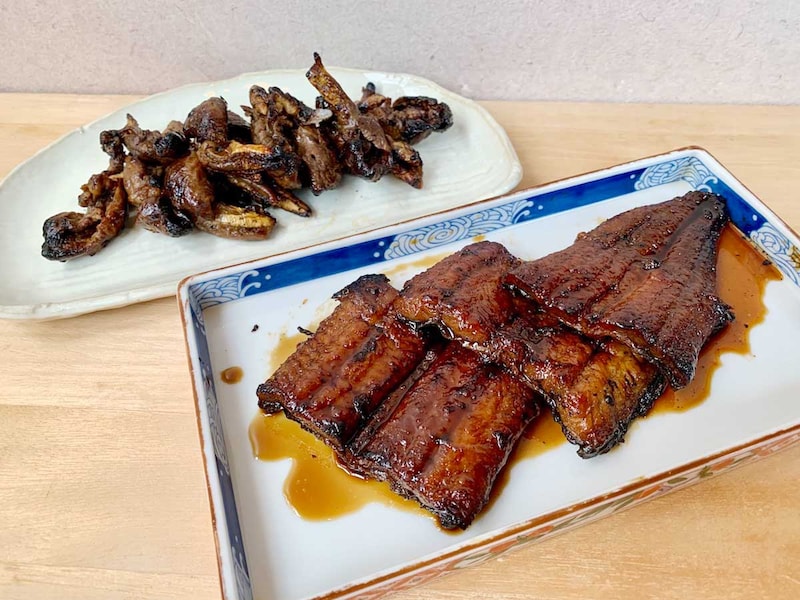 冬こそ絶品うなぎを！うなぎのまちで客足が途絶えない『丸共 清水屋川魚店』のうなぎ蒲焼き