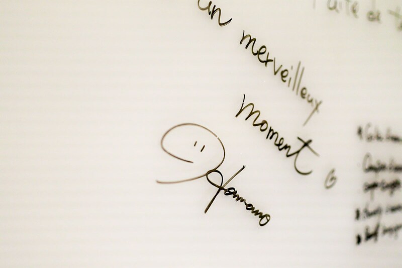 キッチンにあるボードに、シェフからのメッセージ