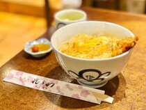 天丼と親子丼の奇跡の融合！ 福岡『飛うめ』の名物「天とじ丼」の魅力とは？