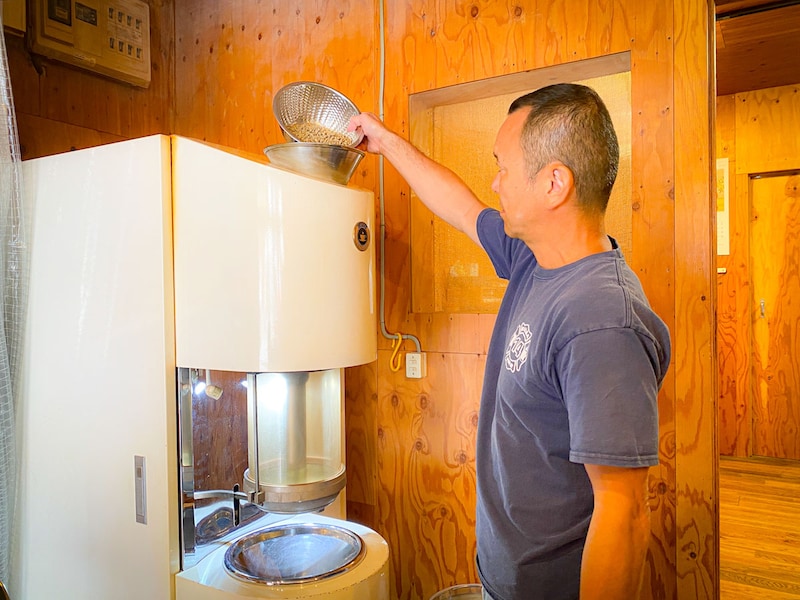 購入した豆はすぐに焙煎器へ