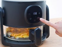 揚げ物も煮込みも1台で叶う。話題のエアフライヤー「フライ2バディ」とは？