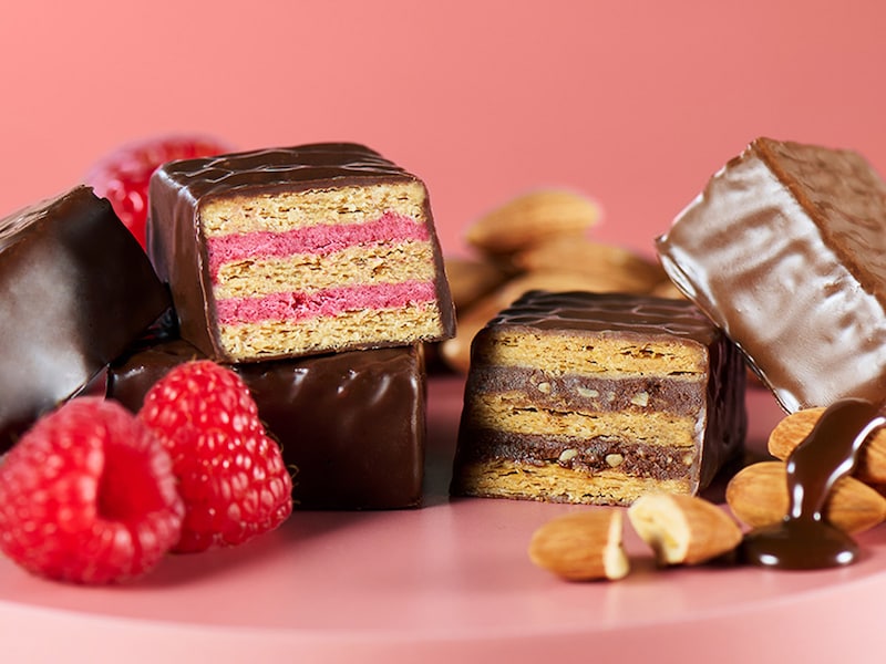 「季節を楽しむミルフィユ ～ミル メルシー～」6個入（2種類・各3個）1,296円/12個入（2種類・各6個）2,592円