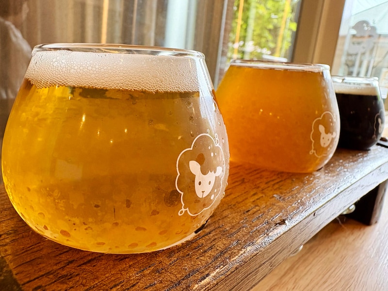 左からCold IPAの4番「Finn」、Belgian Saisonの8番「Hipi」、Coffee Porterの9番「Black Sheep」