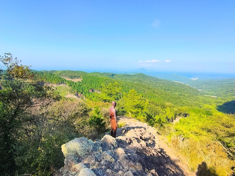 海と山が重なり合う、大分・国東半島の景色
