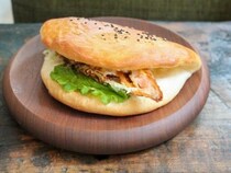 熊本に行ったら絶対食べたい裏グルメ。知る人ぞ知る『行徳パン』の「えびカツサンド」がウマい理由