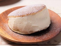 話題の「マリトッツォ」と「どら焼き」が合体！ 老舗菓子店『むか新』の「どらトッツォ」とは？