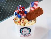 行列必至。くるっと巻きあげた「ロールアイスクリーム」 が夏を席巻!?【スイーツ放浪記】