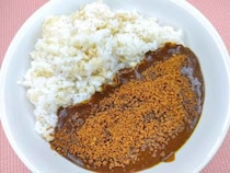 九州のご当地アイス「ブラックモンブラン」がカレーになった！？ 謎のレトルトカレーを取り寄せて食べてみた