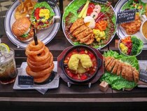 国内2店舗のみ！ 『ケンタッキーフライドチキン 高田馬場店』で、夢の「飲み放題」を体験してきた！