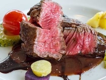 ステーキはじっくり焼いちゃダメ！ 15秒ごとにこまめに焼き返すと旨くなるワケ