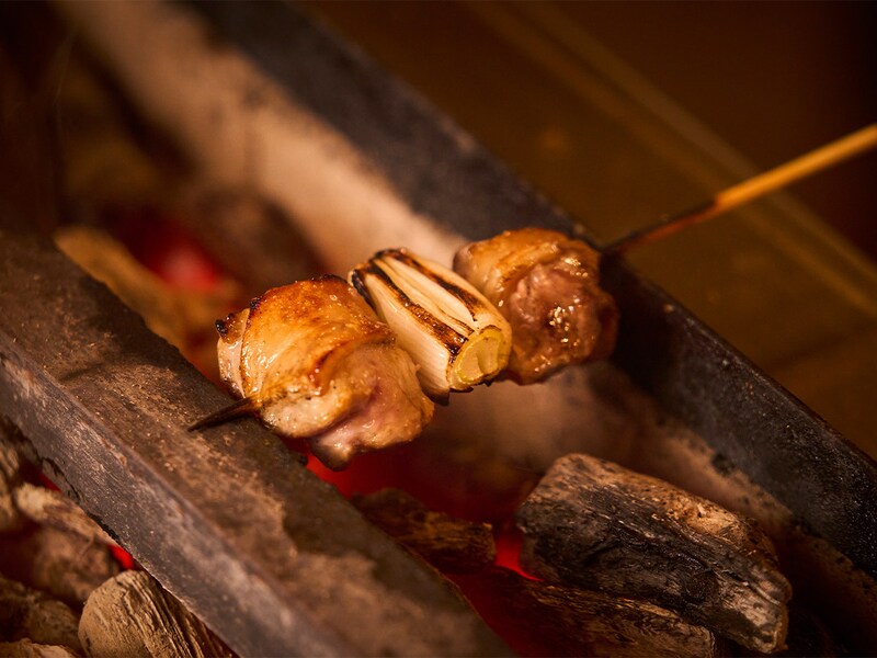 炭にも妥協を許さず、素材の旨味を引き出す