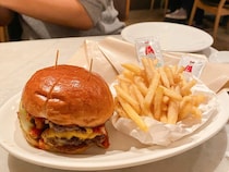 【新宿ランチ】カフェ使いもおすすめ。アートホテル『THE KNOT TOKYO』のオールデイダイニング