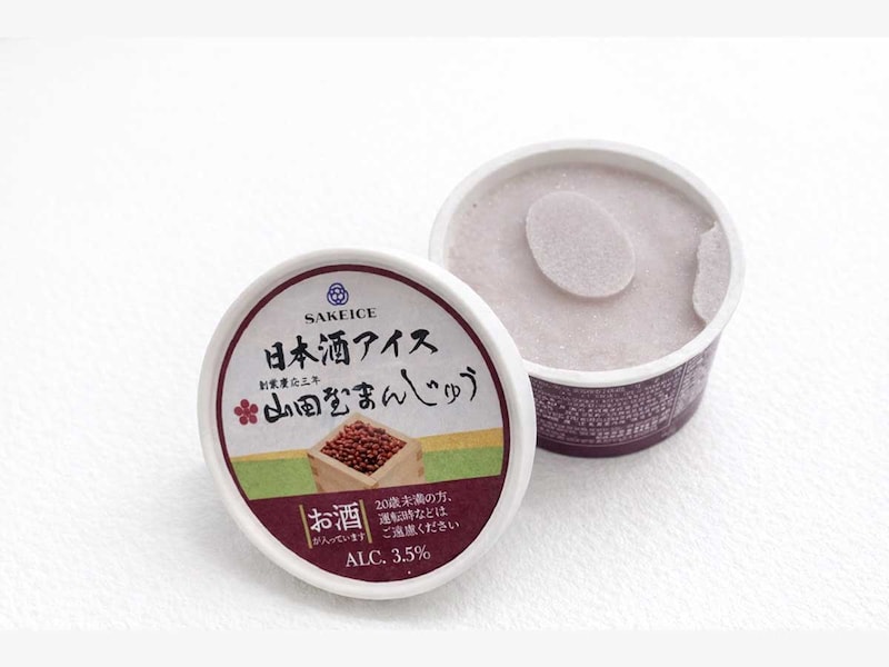 「山田屋まんじゅう」と男山のコラボアイス500円（税込）。店頭では保冷バッグのみ、贈答用のラッピングや熨斗等には非対応 ［食楽web］