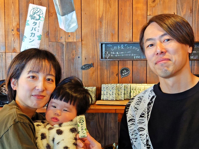 左から店主の津崎（つさき）ほたるさん、のわるさん、流野（るの）さん