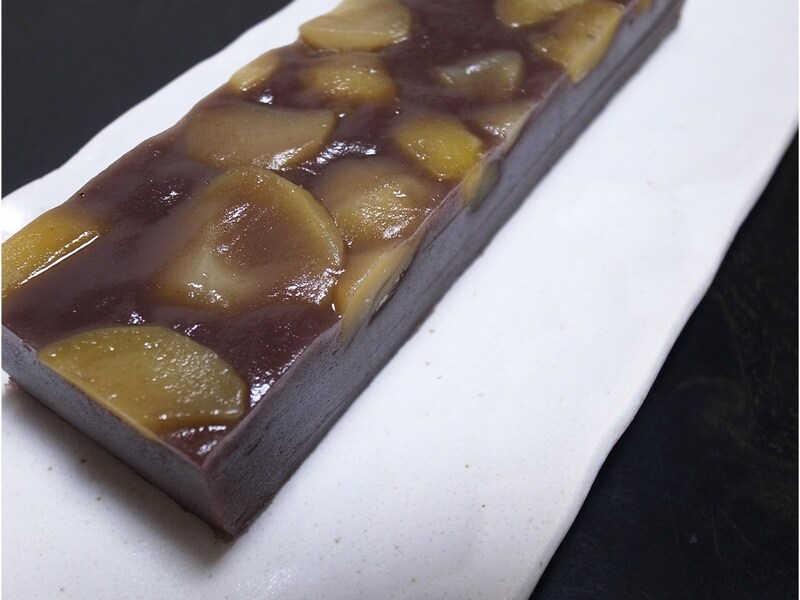 見目麗しい「生栗蒸し羊羹」