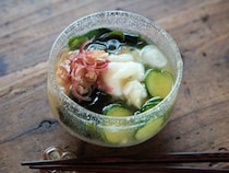 暑さが吹き飛ぶ！ 夏の新定番「冷やしみそ汁」のレシピ3選