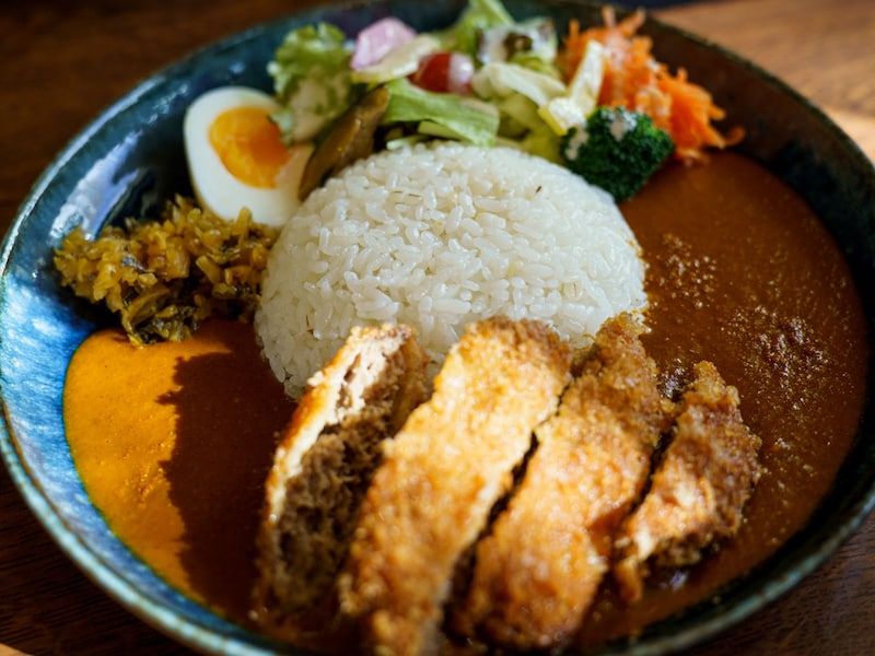 石垣島発のスパイス欧風カレーが絶品!『PAIKAJI』(市ヶ谷)の名物バーグカツカレー