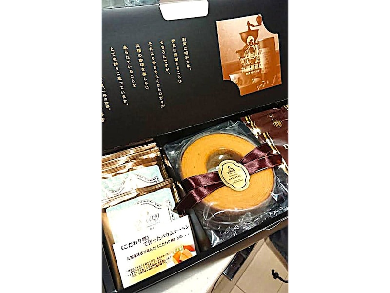 「丸福バウムセット」3,880円。ドリップパックコーヒーと紅茶を詰め合わせた定番人気セット