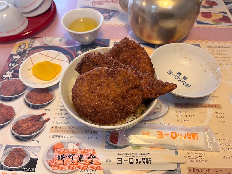 トンカツ、チキンカツ、ミンチカツの組み合わせの「ミックス丼」