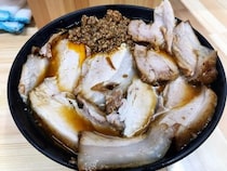 昼も夜も「豚増しラーメン」!! B級グルメ好きタクシー運転手の“明け番メシ”