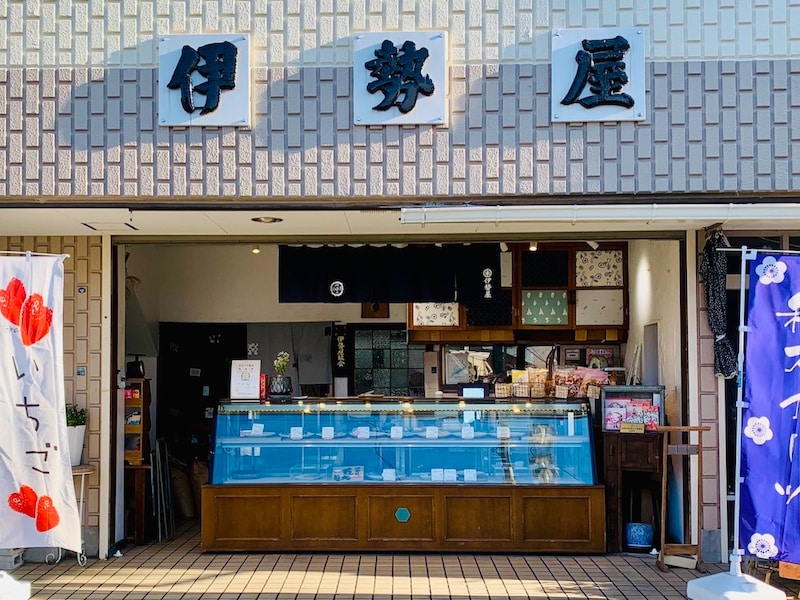 商店街の通りに面していて気兼ねなく立ち寄れます