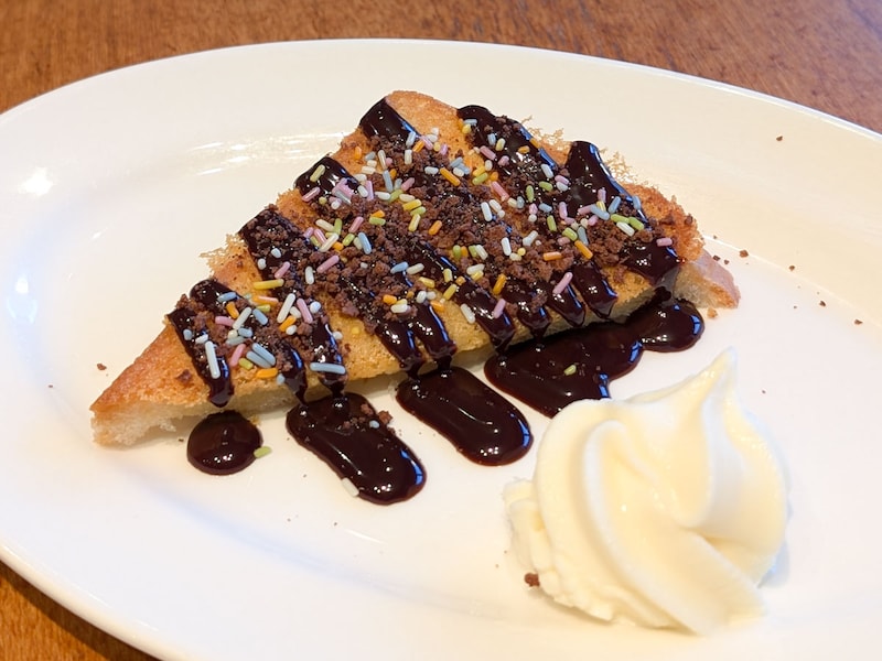 ぜひソフトクリームとともに。チーズのコクとミルキーな甘さが意外なほど好相性です！ 