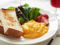 【保存版レシピ】もう失敗しない！ プロが伝授するレストラン級「トロふわスクランブルエッグ」の作り方