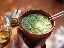 【小宮山雄飛 蕎麦呑みの名店】最後の一滴まで飲み干したい。『東京 土山人』の冷かけすだち蕎麦