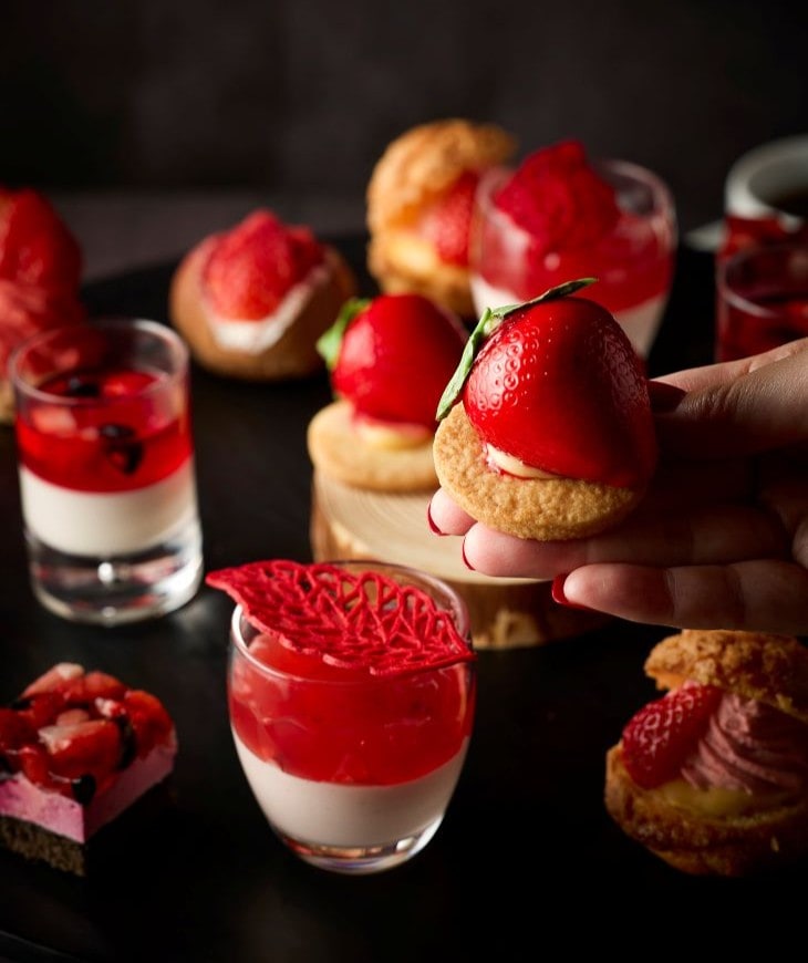 香りや口あたりまで楽しめる、特別ないちごスイーツをたっぷりと