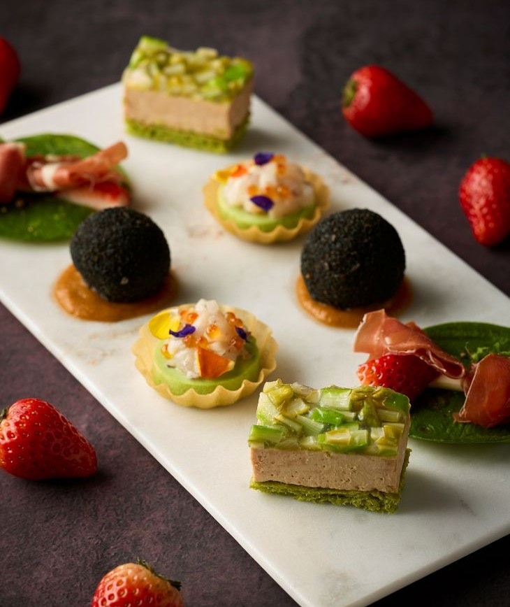 帆立のタルタルや蛸のアランチーニ、生ハムなどイタリアンらしいセイボリー