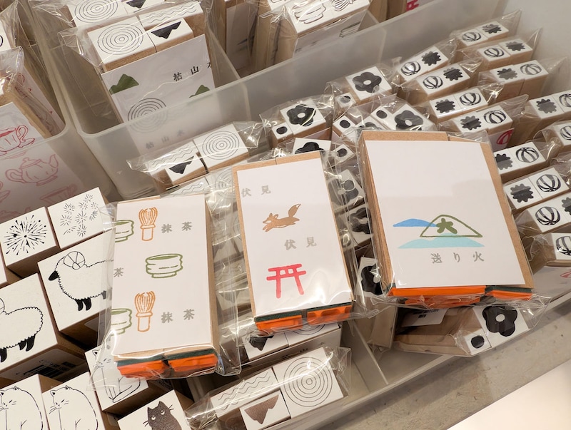 京都限定の商品も。1個、1個じっくり眺めたい可愛らしいオリジナルスタンプたち［食楽web］