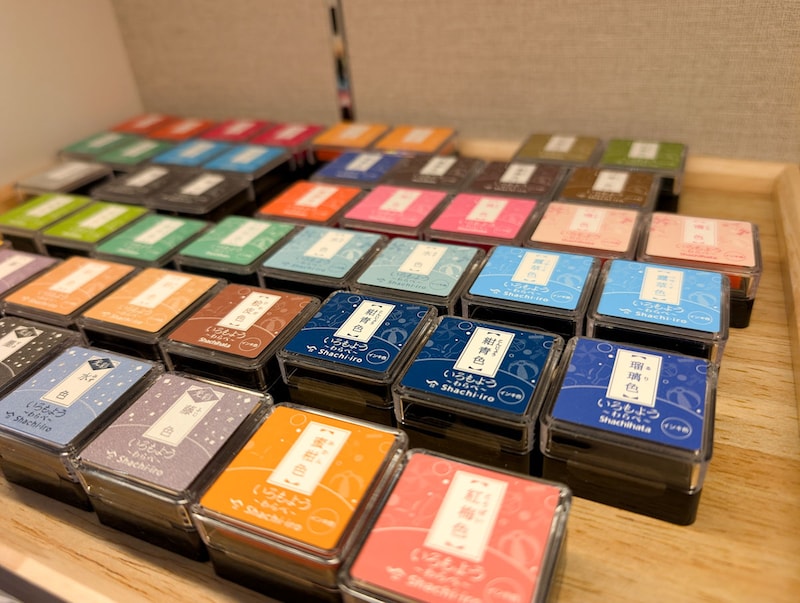 スタンプ台の色味の種類も豊富！ 思わず惚れてしまう美しさ