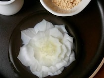 これ食べられるの！？ 高円寺の『Cafe＆Bar LIP』で見つけた「お花のスイーツ」がスゴすぎる