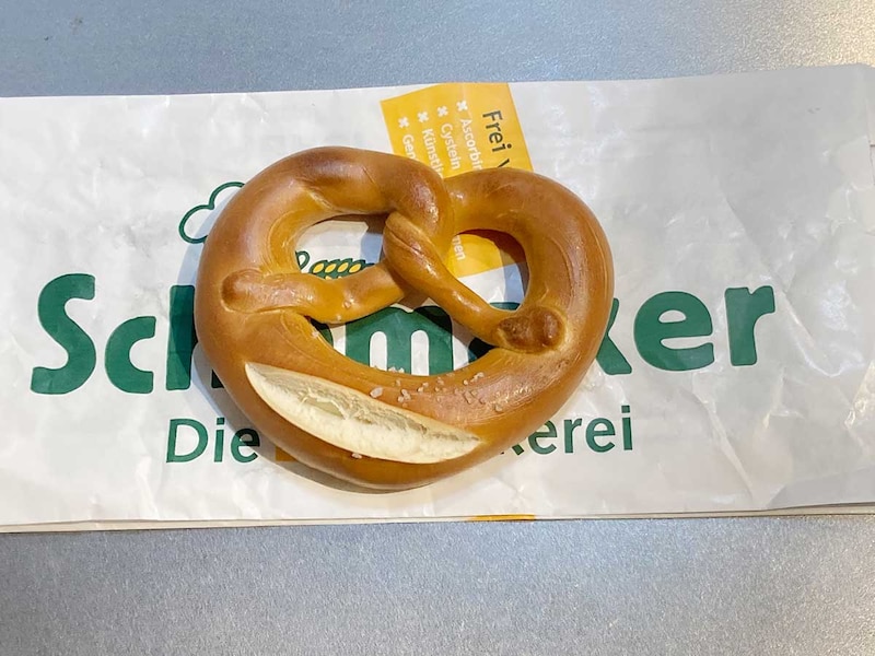 「プレッツェル」250円（税込）。ややハードな歯触りともっちりした噛み応えの絶妙なコントラストはビールとの相性バツグン！