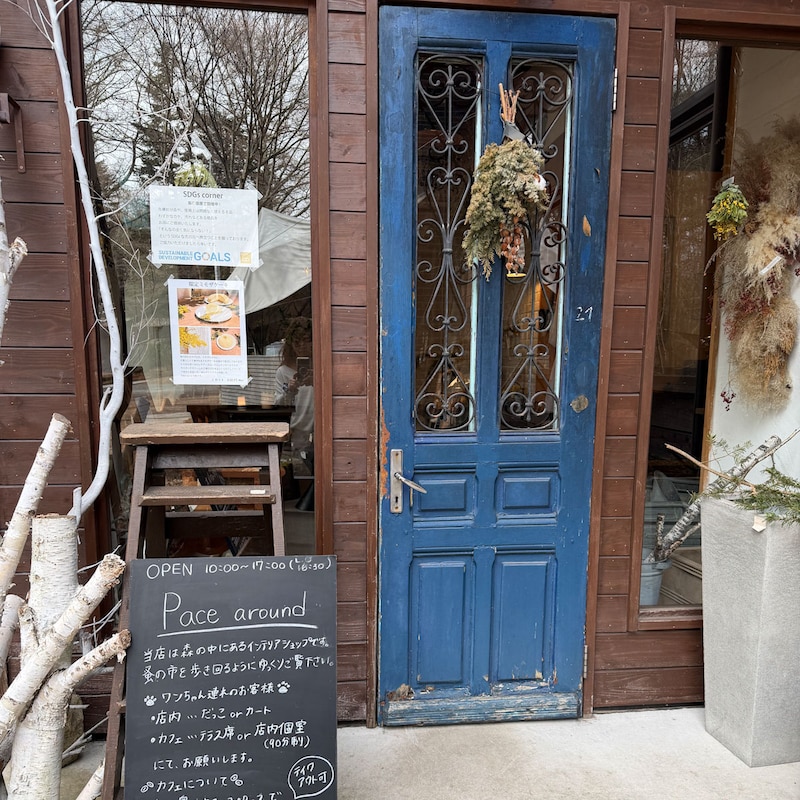 『pace around』外観