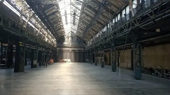 インダストリアルなインテリアには根拠とルールがある。「柱とコンクリート剥き出し」だけではダメ