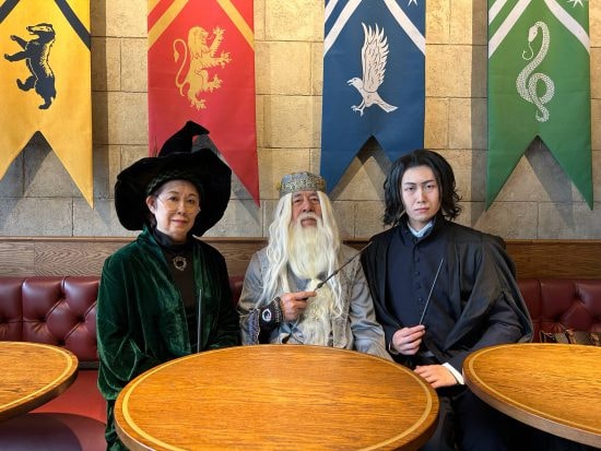 全員コスプレ姿の家族写真