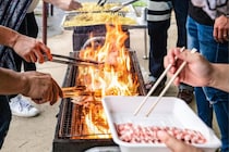 「BBQのゴミ」を不法投棄する友人を注意したら…逆ギレされ、村八分に。怒りに任せて地元県警に密告した結果…