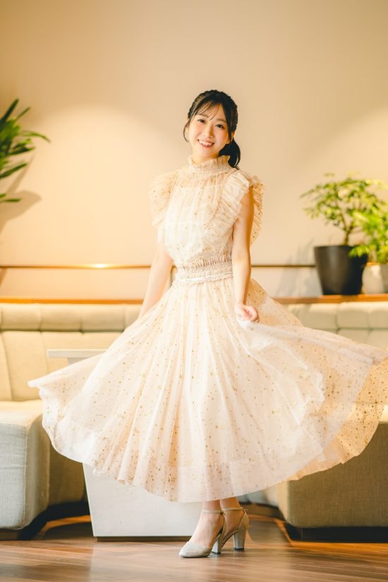 STU48・内海里音、故郷・ファンへの愛が重たい1st写真集完成「360度、手汗かくまで何度でも読んでほしい！」