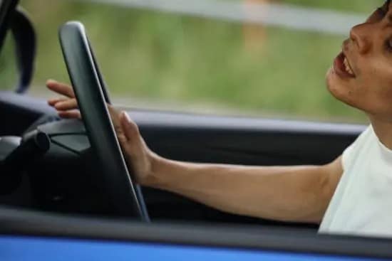 「カーブでも無理やり加速」山道で“あおり運転”してきた車が交通事故を起こすまで