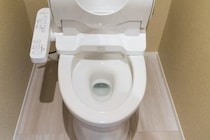 夜の店のトイレでは珍事件が多発。扉を開けると新人スナック嬢が…――仰天ニュース特報