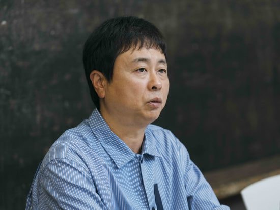 「人におごるのもおごられるのも、すごくしんどかった」次長課長・河本準一が明かす“うつ病公表”の理由と芸能人生の波乱